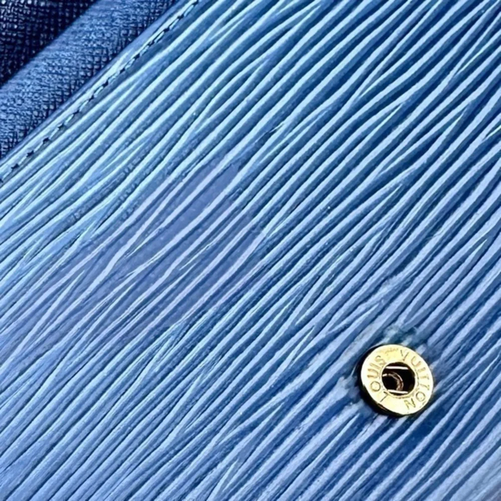 AUTHENTIC Louis Vuitton Epi Porte Monnaie Billets Tresor Wallet. Toledo Blue - Picture 12 of 16